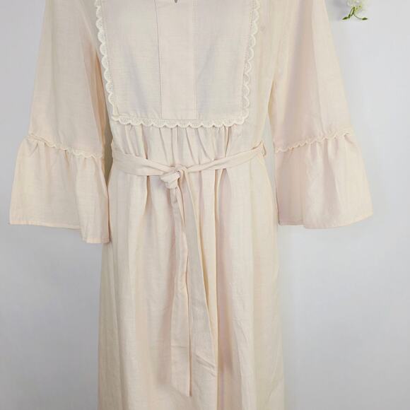 New MEROKEETY Midi Dress Medium Cream Tie Waist Bell Sleeve Cottagecore Milkmaid - Picture 5 of 13